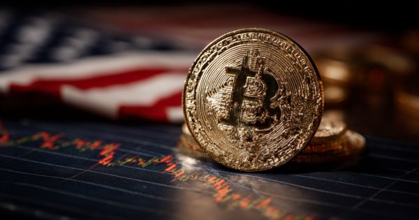 Report: Bitcoin "severes ties" with US stocks