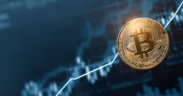 Uptober效应发威!比特币升穿12.5万 机构ETF每周狂吸32.4亿美元成最大推力